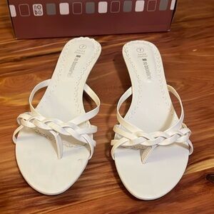 No boundaries white tiny heel